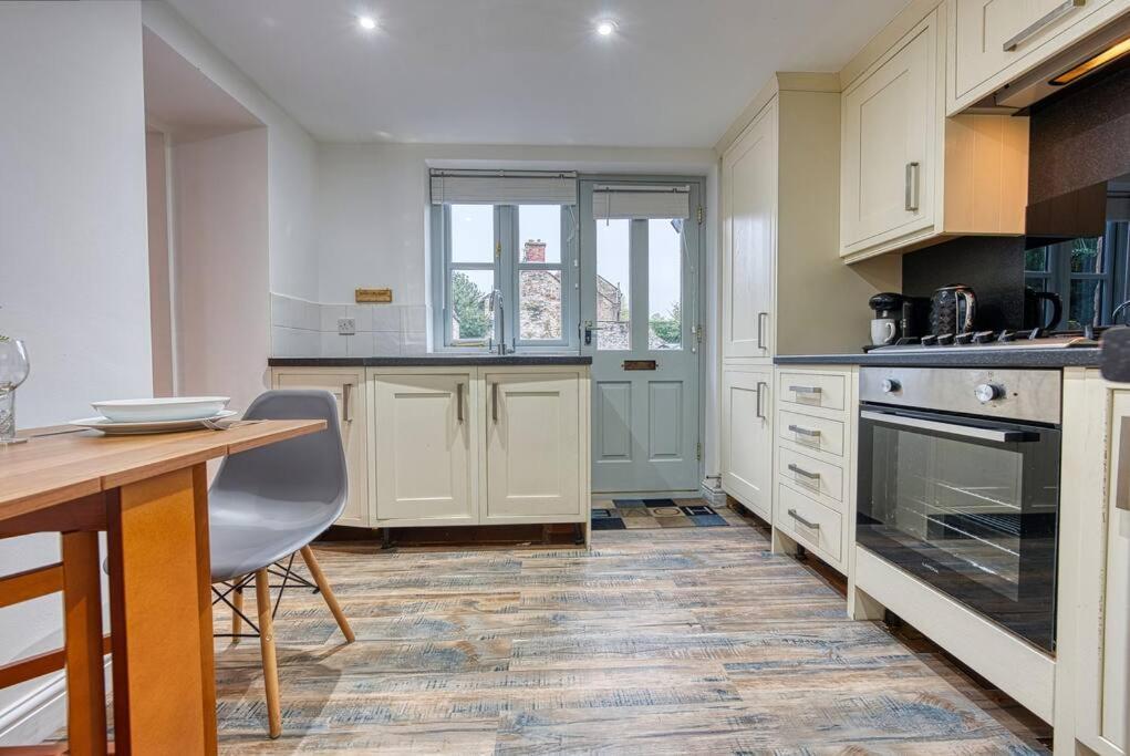 Delightful Two-Bedroom Cottage In The Heart Of Bakewell Kültér fotó
