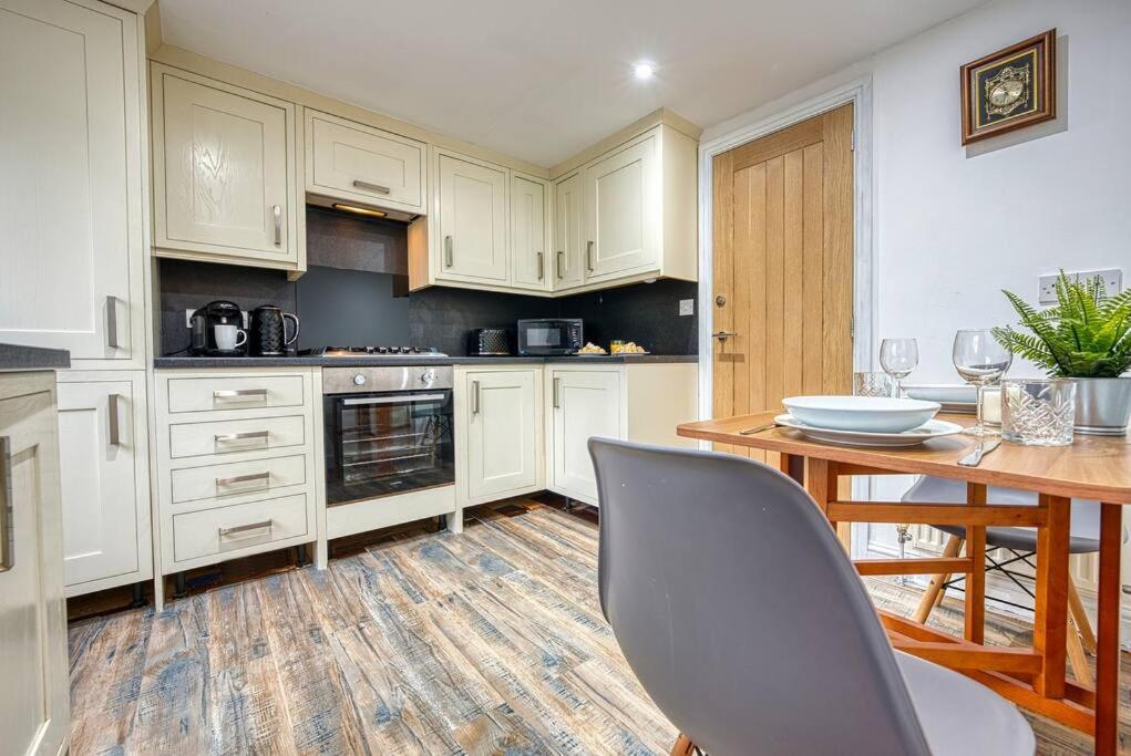 Delightful Two-Bedroom Cottage In The Heart Of Bakewell Kültér fotó
