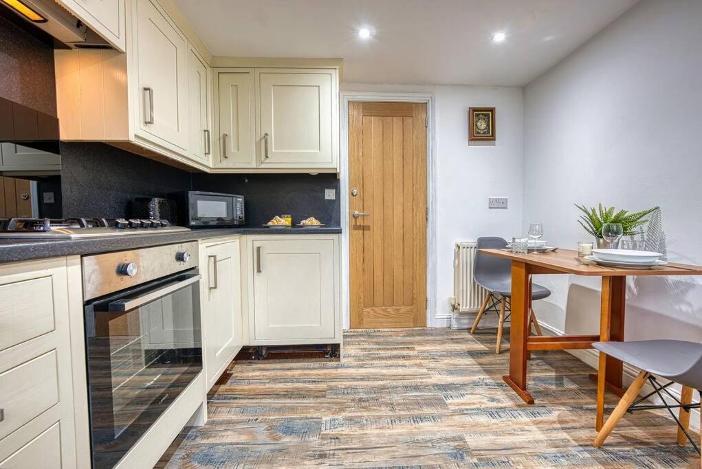 Delightful Two-Bedroom Cottage In The Heart Of Bakewell Kültér fotó